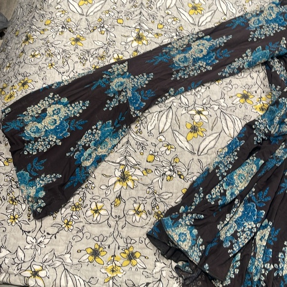 Free People Indigo Blue and Cream Floral long sleeve top!  M - Picture 8 of 8